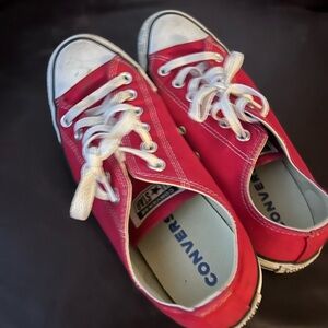 Converse women’s 8.5, red, low top
